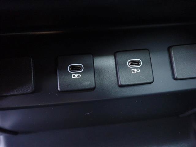 Used 2024 Land Rover Defender 110 S AWD/4WD image 10