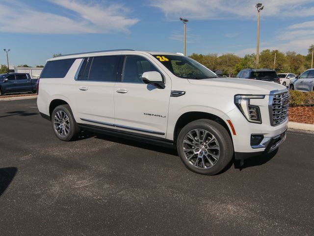New 2026 GMC Yukon XL Denali w/ Denali Reserve Package image 12