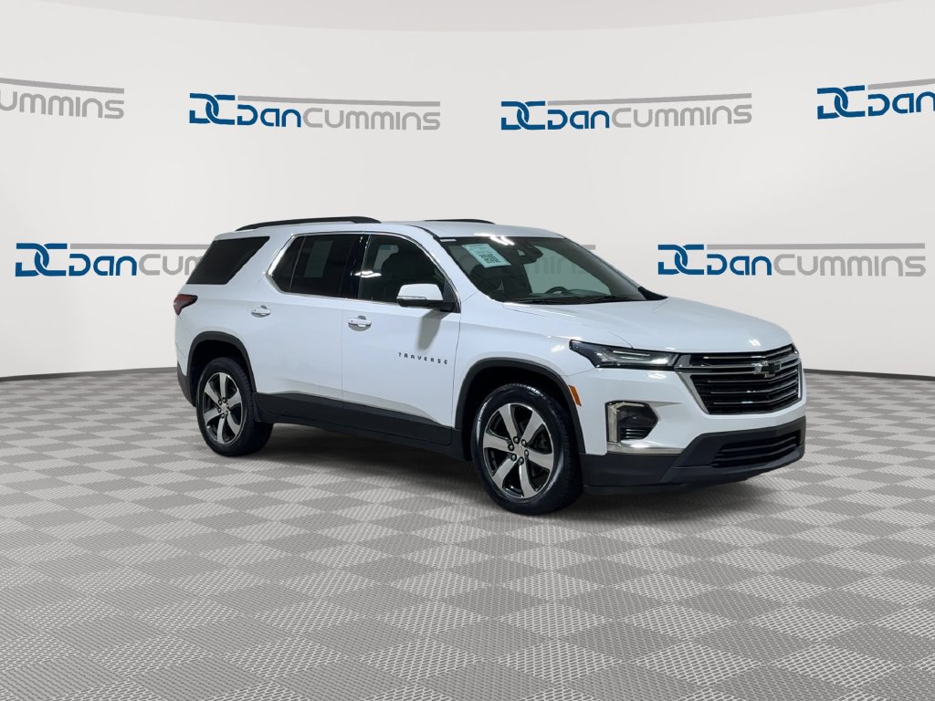 Used 2023 Chevrolet Traverse LT w/ LT Premium Package AWD/4WD image 3