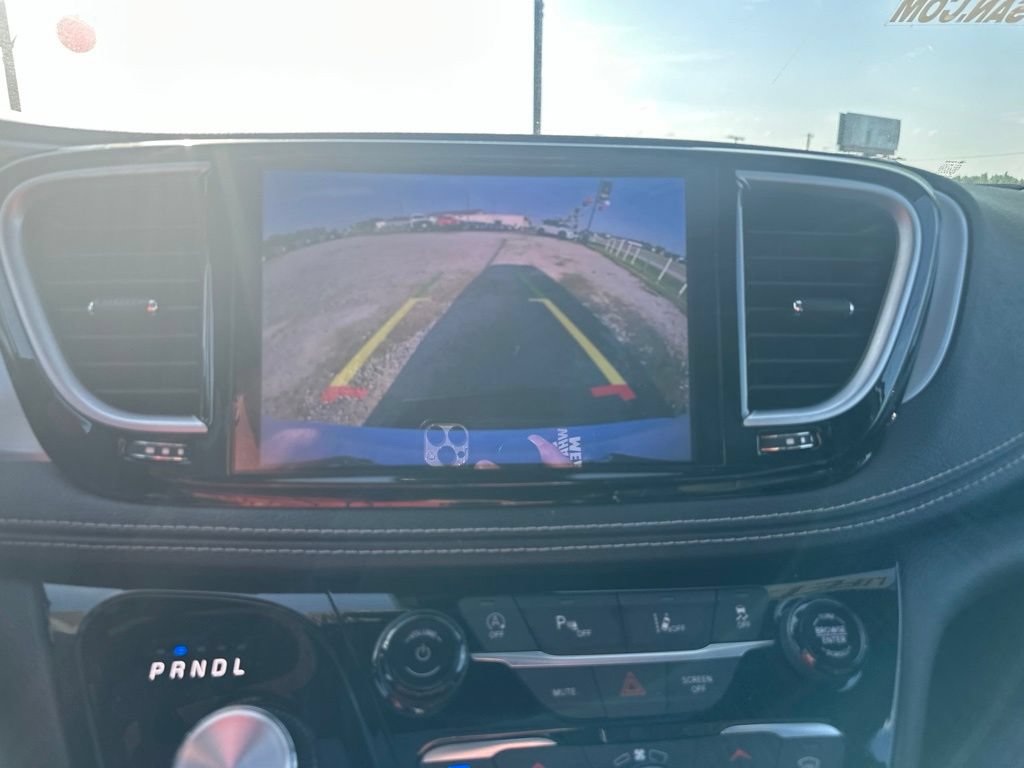 Used 2025 Chrysler Pacifica Limited FWD image 39