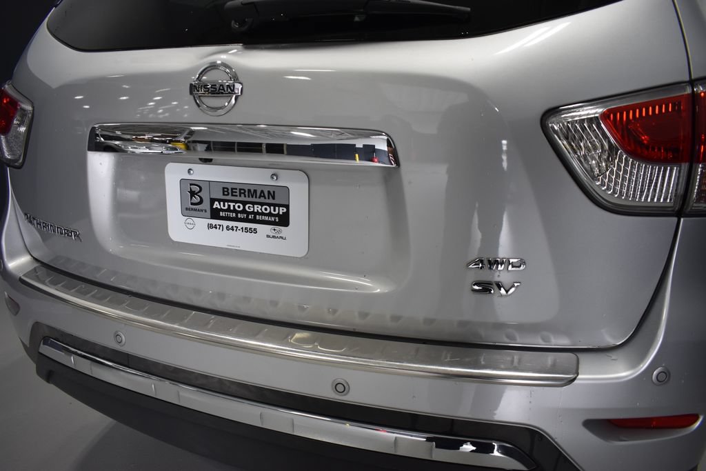Used 2016 Nissan Pathfinder SV w/ SV Cold Weather Package AWD/4WD image 12