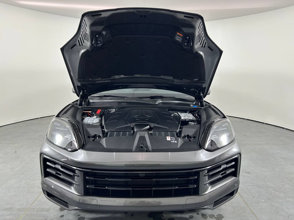 Certified 2026 Porsche Cayenne AWD/4WD image 30