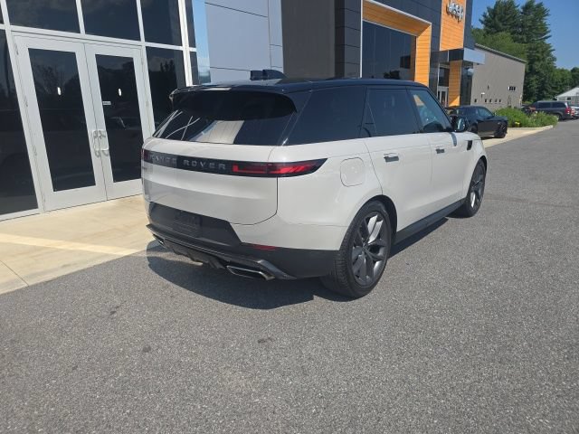 Used 2024 Land Rover Range Rover Sport SE AWD/4WD image 6
