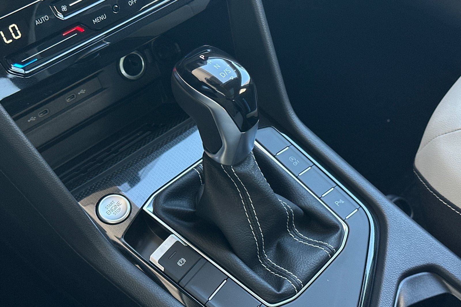 New 2026 Volkswagen Taos SE FWD image 21