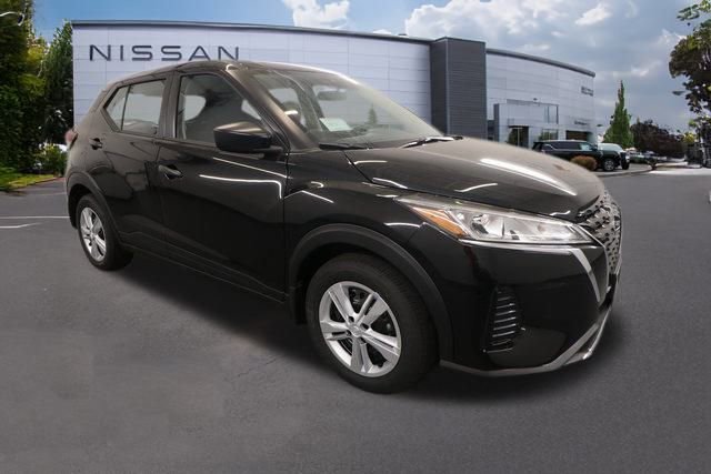 New 2025 Nissan Kicks Play S