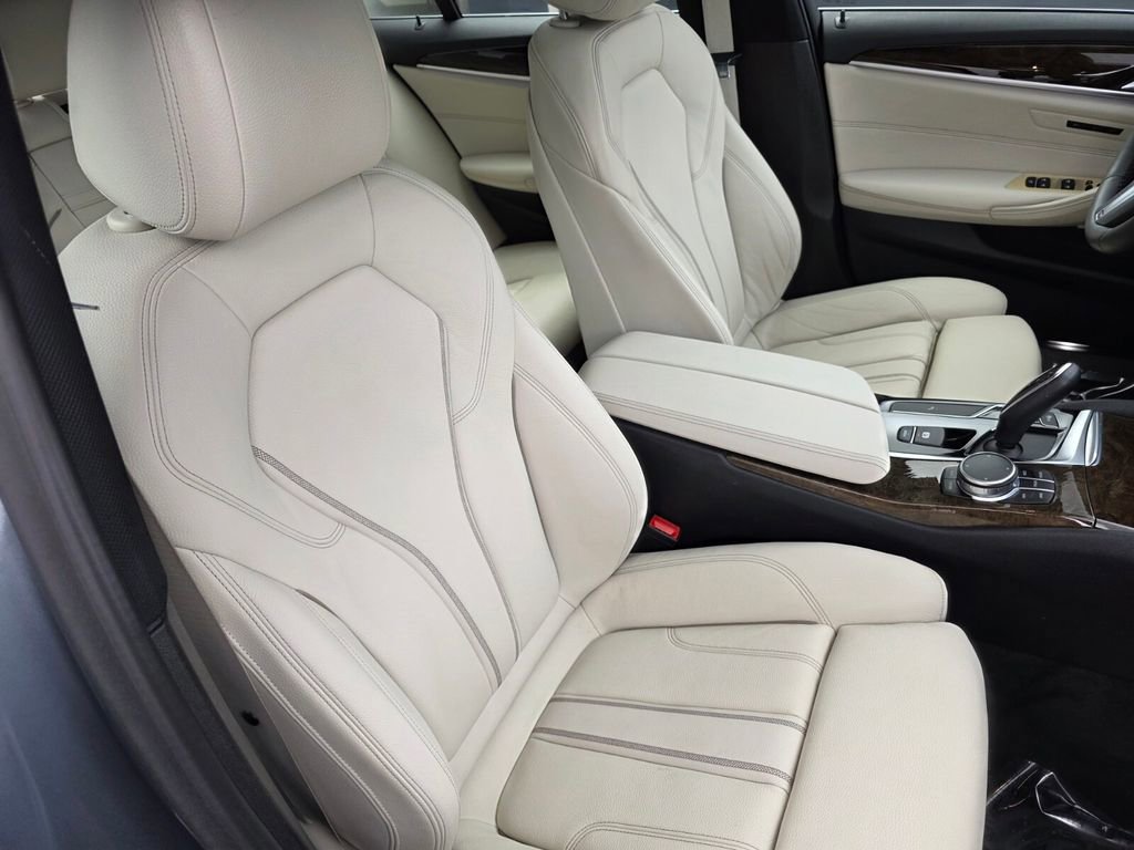 Used 2019 BMW 540i w/ Convenience Package RWD image 30