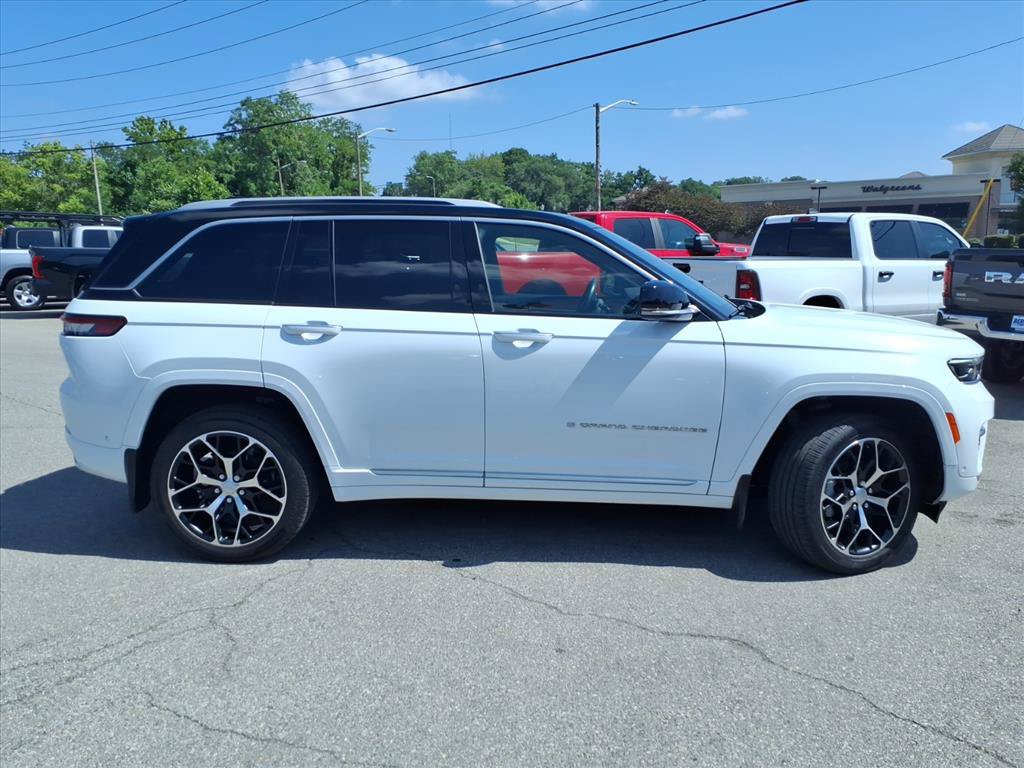 Used 2022 Jeep Grand Cherokee Summit AWD/4WD image 3