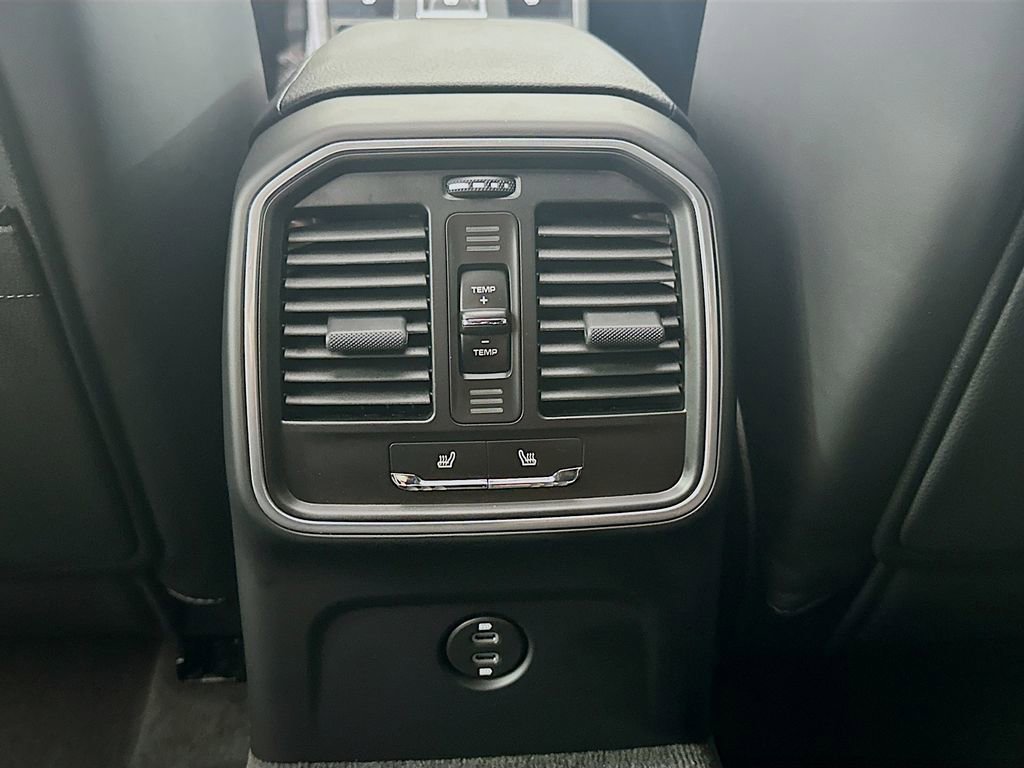 Certified 2026 Porsche Macan AWD/4WD image 27