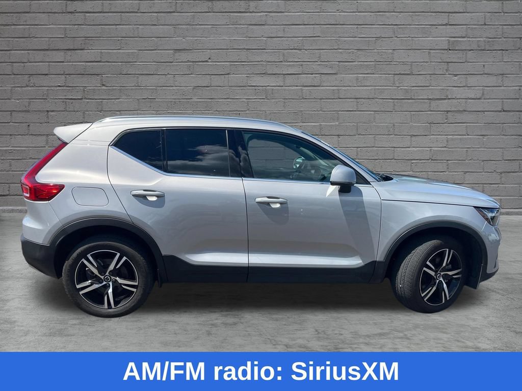 Used 2023 Volvo XC40 B5 Plus AWD/4WD image 7