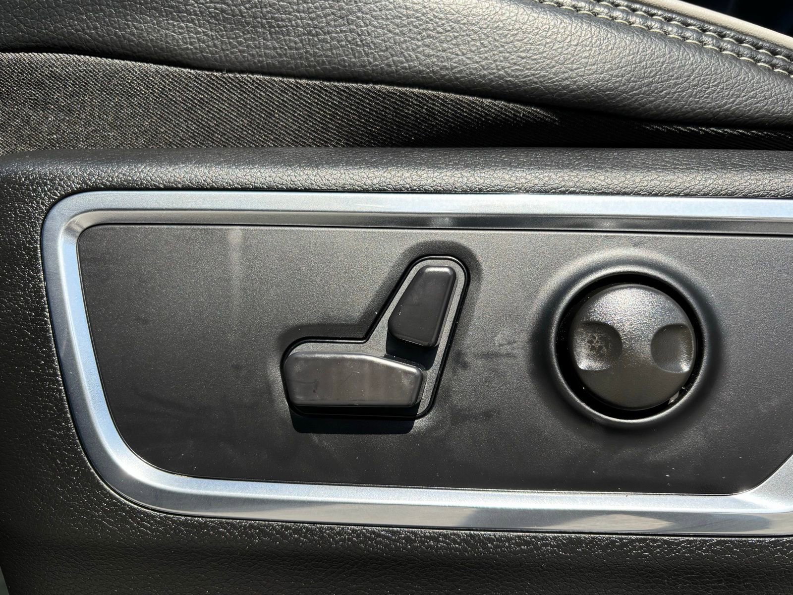 Used 2026 RAM 1500 Laramie w/ Night Edition image 9