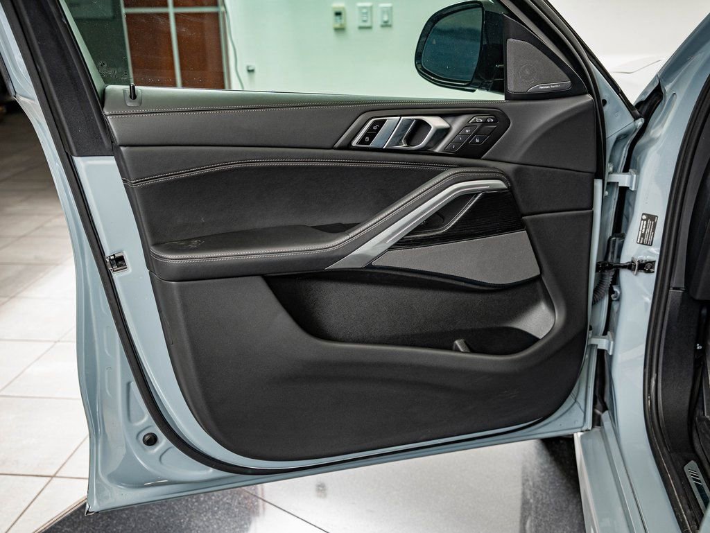 Used 2024 BMW X6 xDrive40i w/ Premium Package image 18