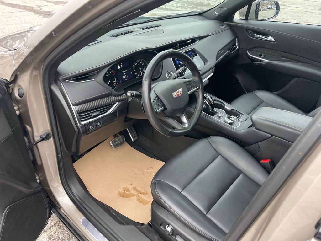 Used 2023 Cadillac XT4 Sport w/ Enhanced Visibility Package image 16
