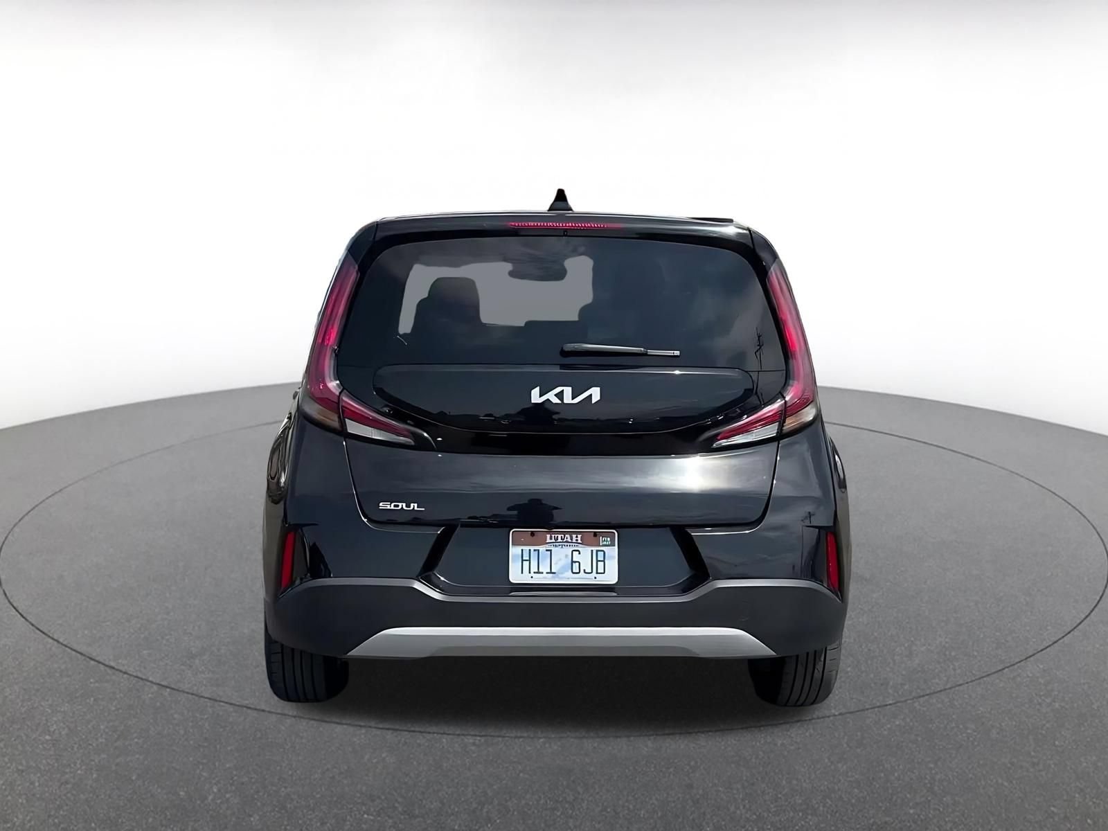 Used 2025 Kia Soul LX w/ LX Technology Package FWD image 12