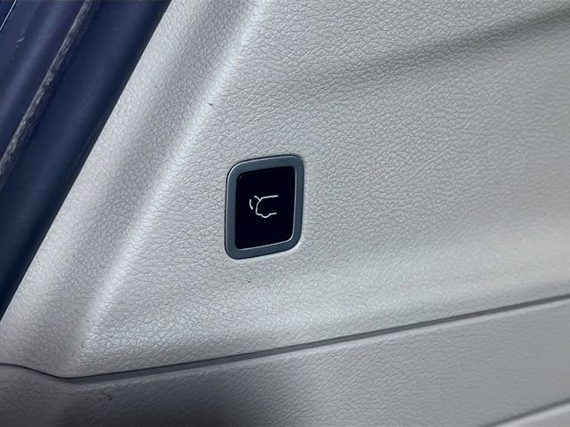 Used 2024 Chrysler Pacifica Touring-L FWD image 26