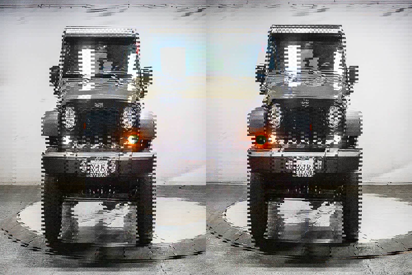 Used 2016 Jeep Wrangler Unlimited Rubicon w/ Connectivity Group image 2