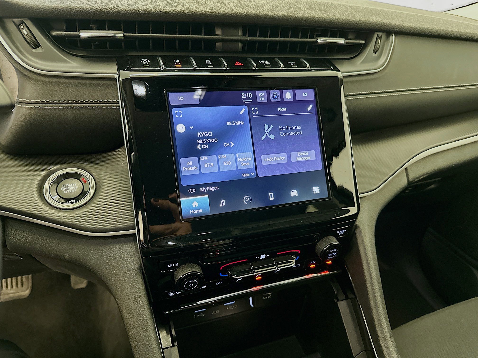 Used 2023 Jeep Grand Cherokee Laredo image 25