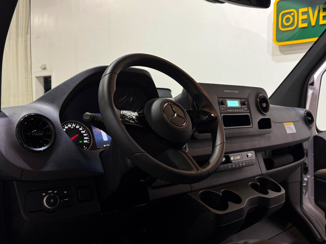 Used 2026 Mercedes-Benz Sprinter 2500 image 9
