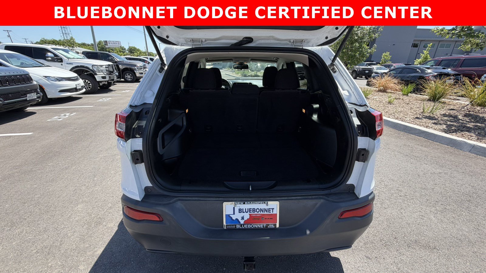 Used 2018 Jeep Cherokee Latitude FWD image 24