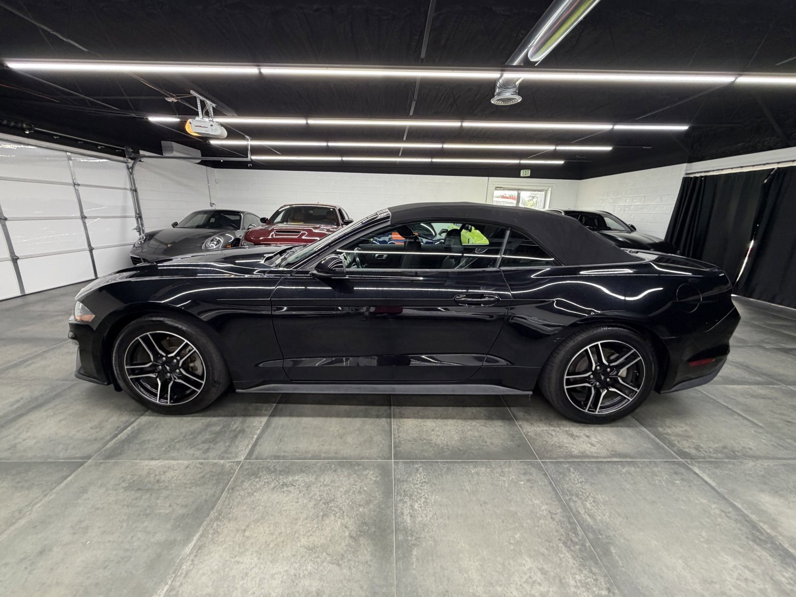 Used 2023 Ford Mustang Premium image 3