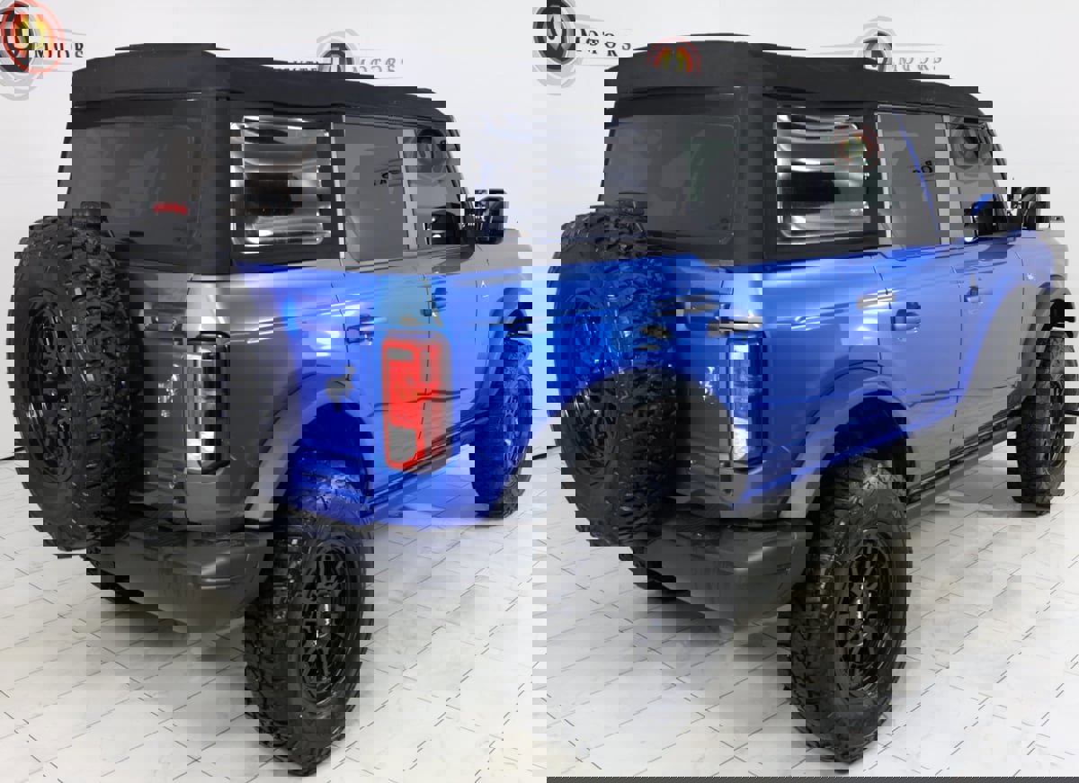 Used 2022 Ford Bronco Black Diamond image 3