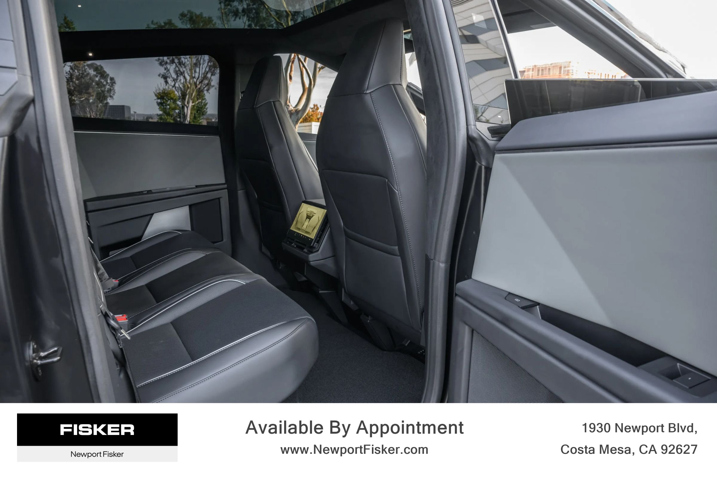 Used 2024 Tesla Cybertruck AWD Crew Cab image 26