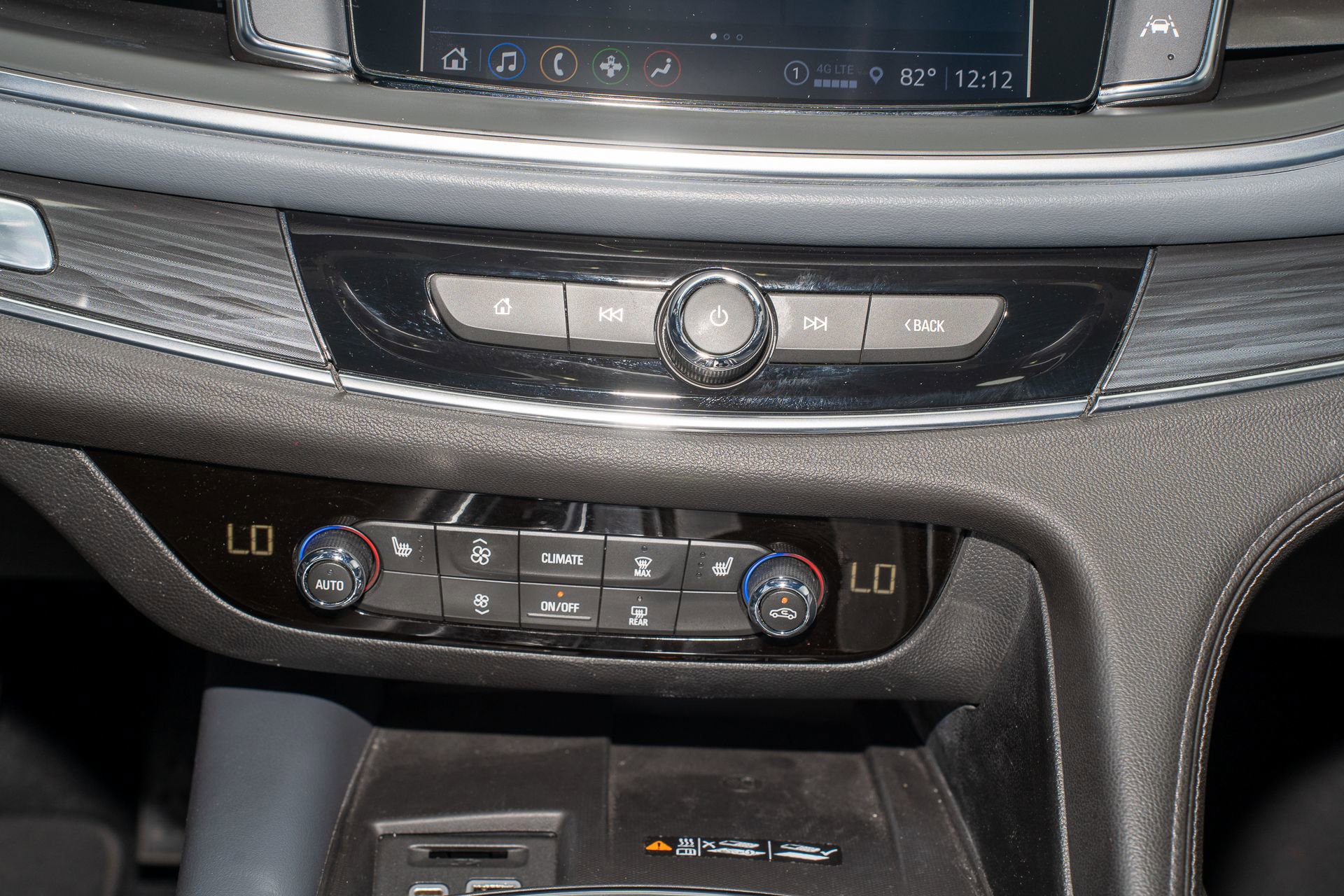 Used 2024 Buick Enclave Essence w/ Technology Package FWD image 25
