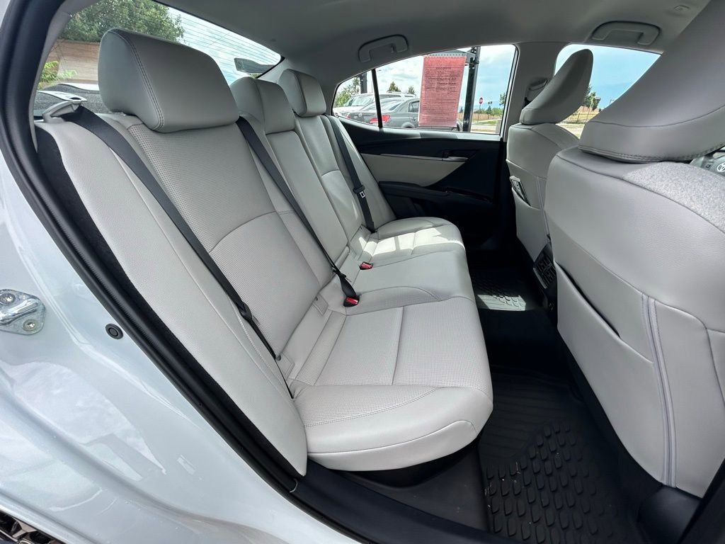Used 2025 Toyota Camry XLE image 32