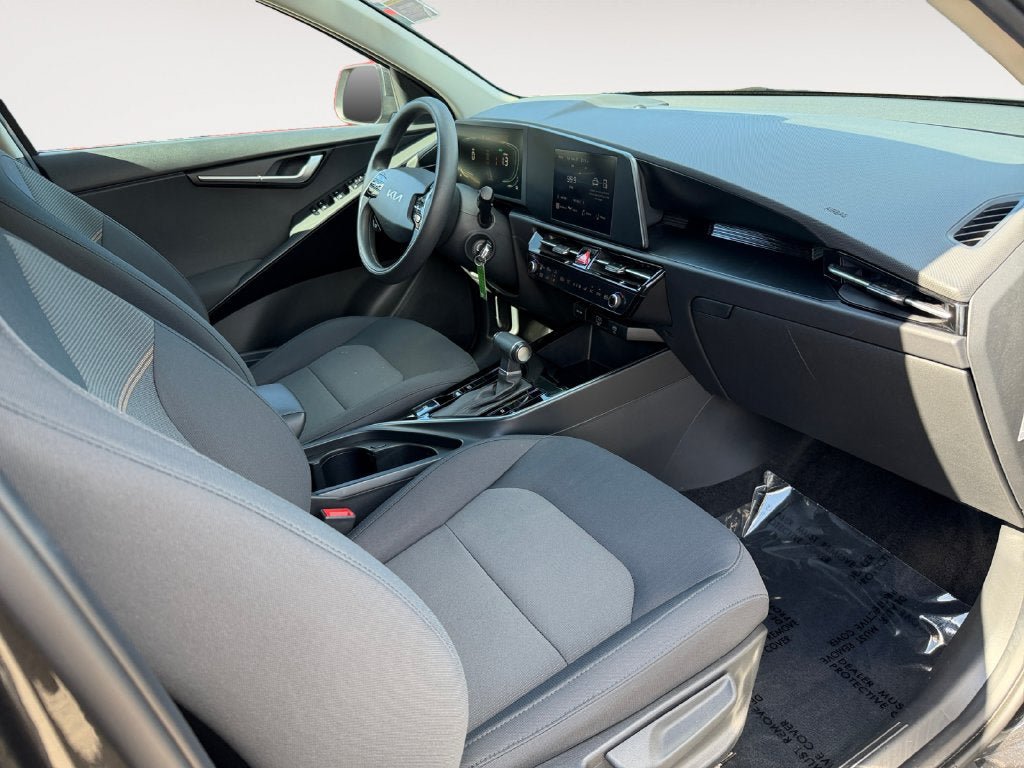 Used 2025 Kia Niro LX FWD image 27