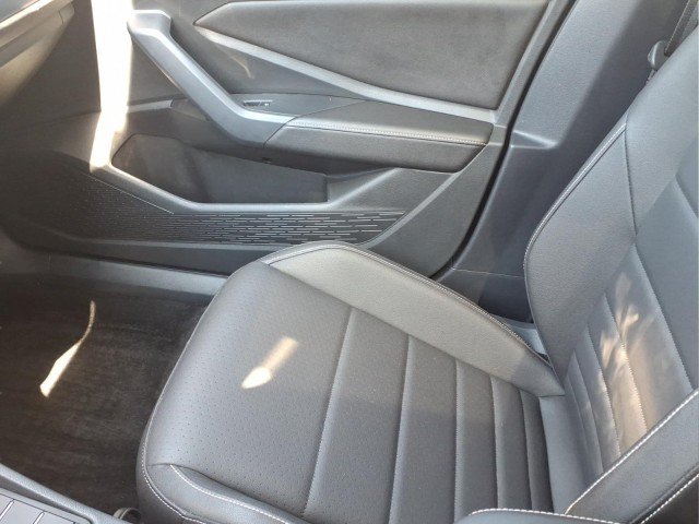 Certified 2024 Volkswagen Jetta SE FWD image 15