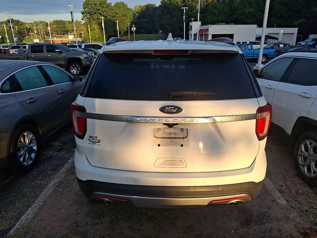 Used 2017 Ford Explorer XLT w/ Equipment Group 202A FWD image 9