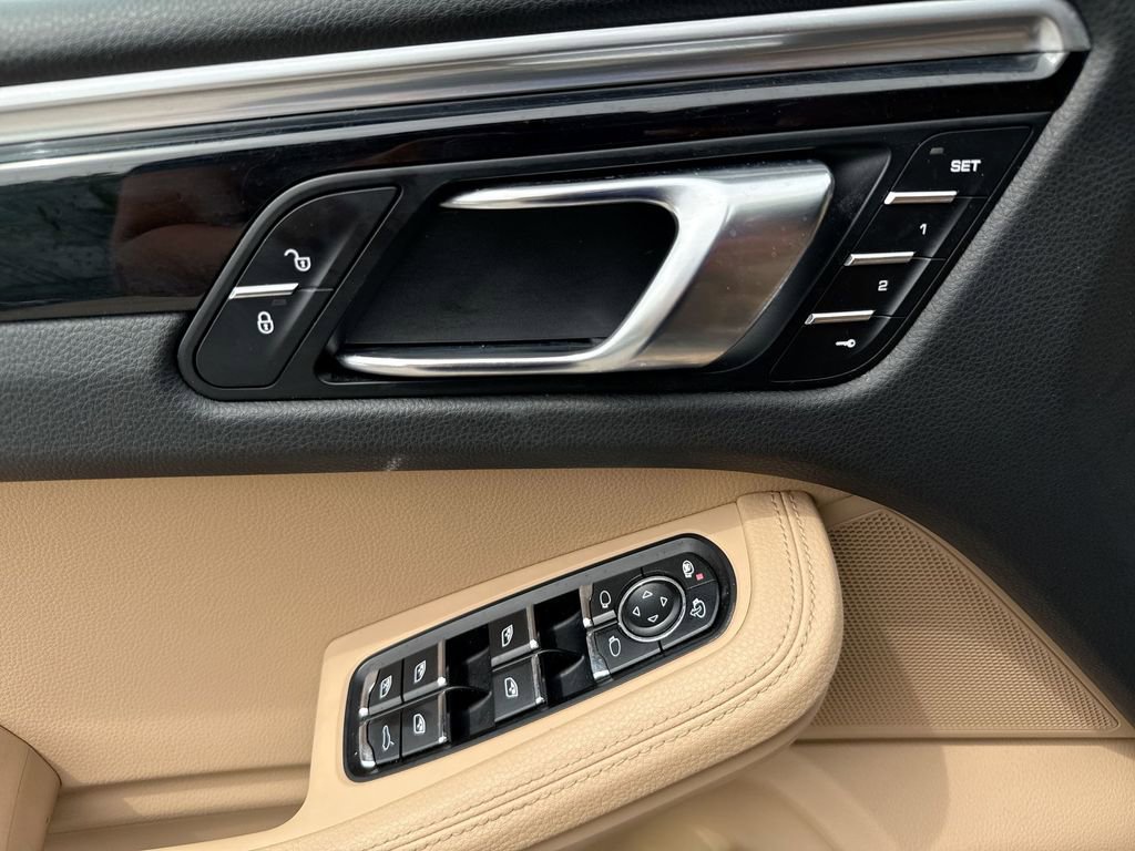 Used 2019 Porsche Macan AWD/4WD image 15