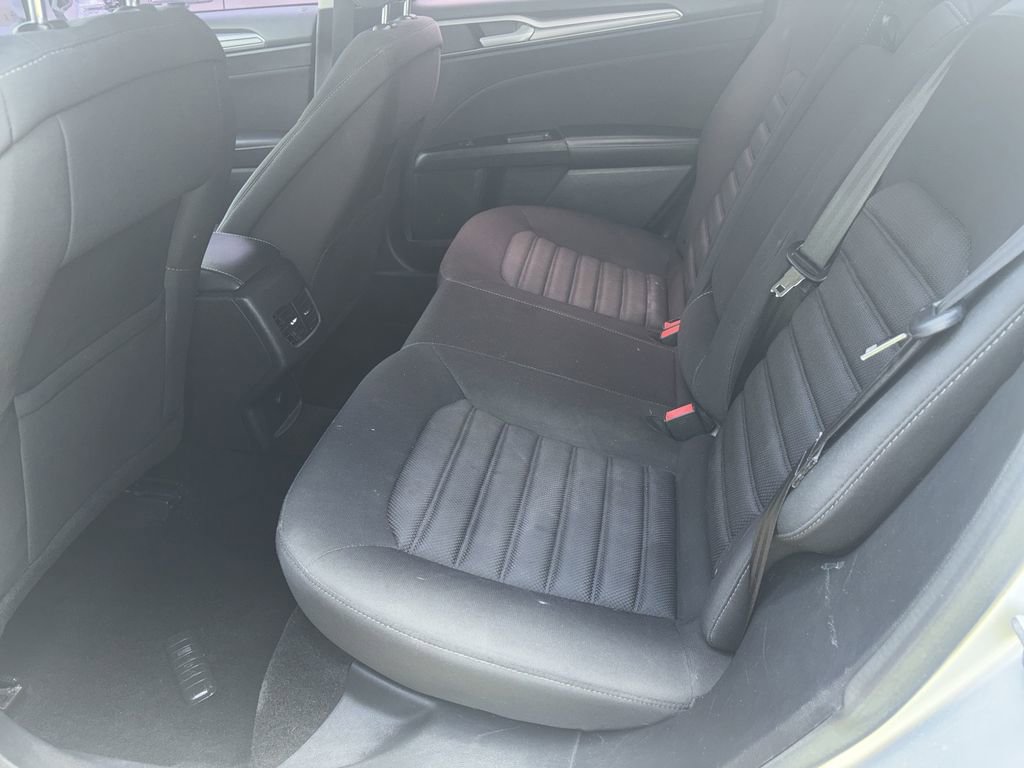 Used 2017 Ford Fusion SE w/ Fusion SE Technology Package image 12
