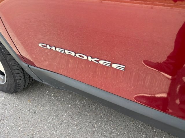 Used 2019 Jeep Cherokee Limited w/ Technology Group AWD/4WD image 8