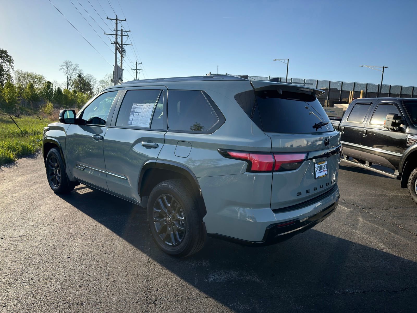Used 2025 Toyota Sequoia Platinum AWD/4WD image 4