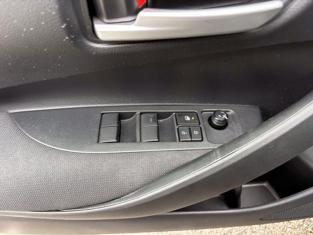 Used 2020 Toyota Corolla LE image 13