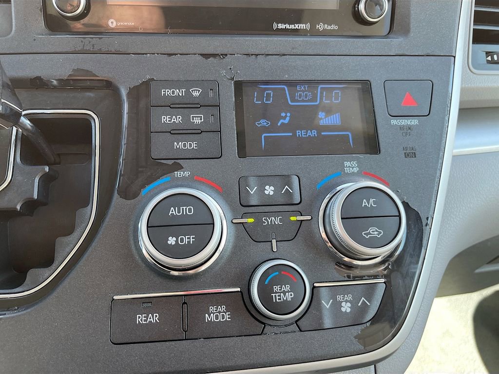 Used 2020 Toyota Sienna LE FWD image 15