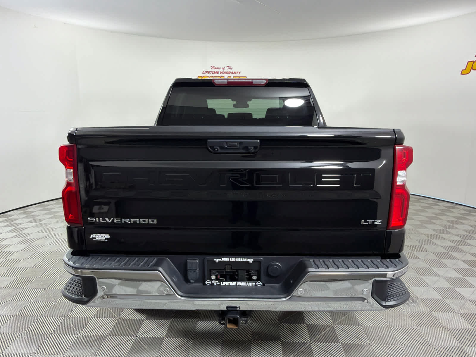 Used 2024 Chevrolet Silverado 1500 LTZ RWD image 4