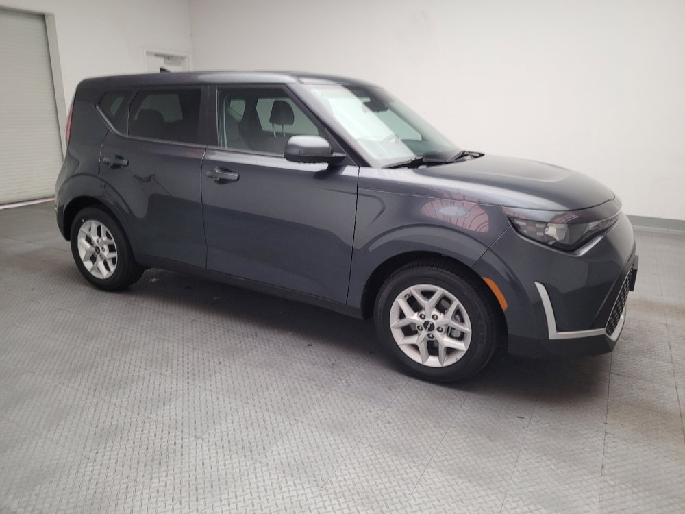 Used 2025 Kia Soul LX FWD image 11