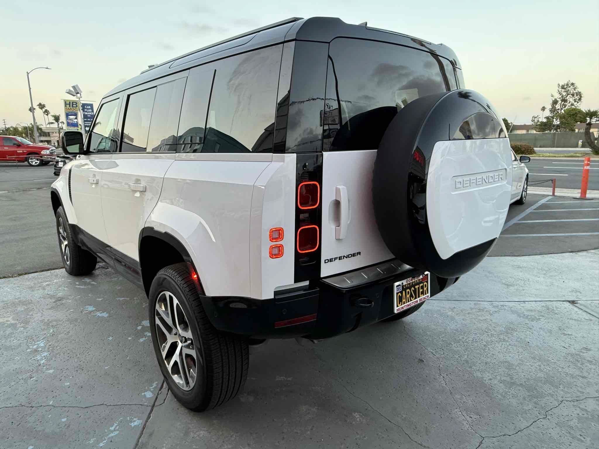 Used 2025 Land Rover Defender 110 X-Dynamic SE AWD/4WD image 38