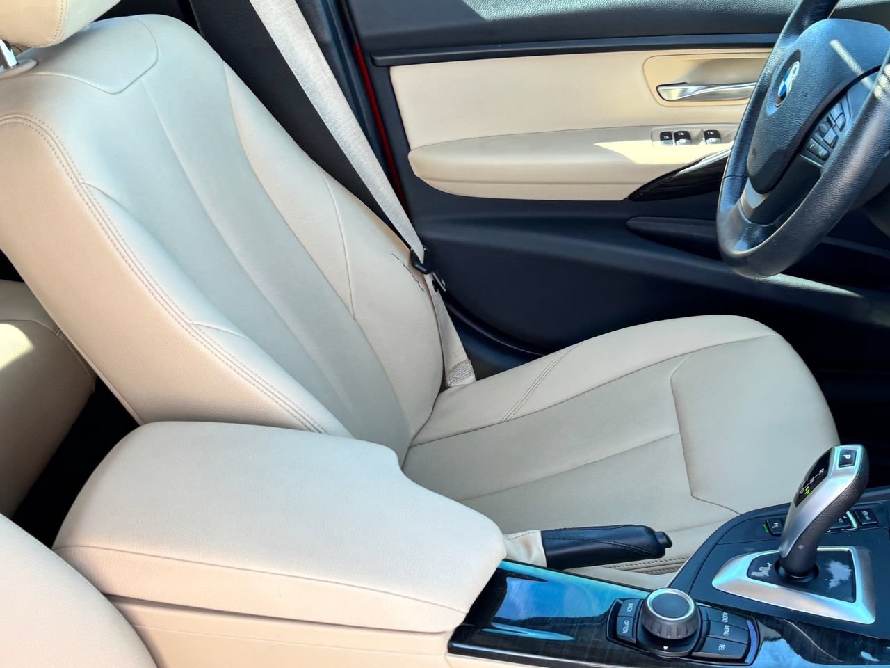 Used 2017 BMW 320i Sedan RWD image 10