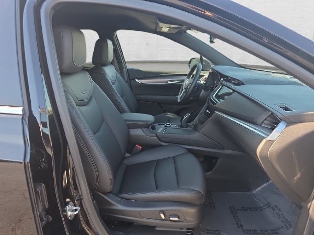 Certified 2024 Cadillac XT5 Luxury w/ LPO, Floor Liner Package AWD/4WD image 10