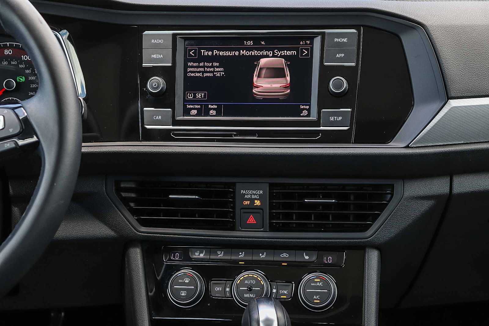 Used 2019 Volkswagen Jetta SE w/ Cold Weather Package FWD image 13