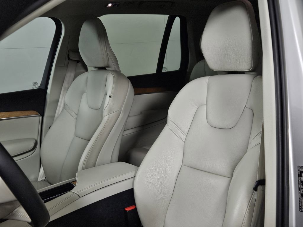 Used 2022 Volvo XC90 T6 Momentum w/ Advanced Package image 22