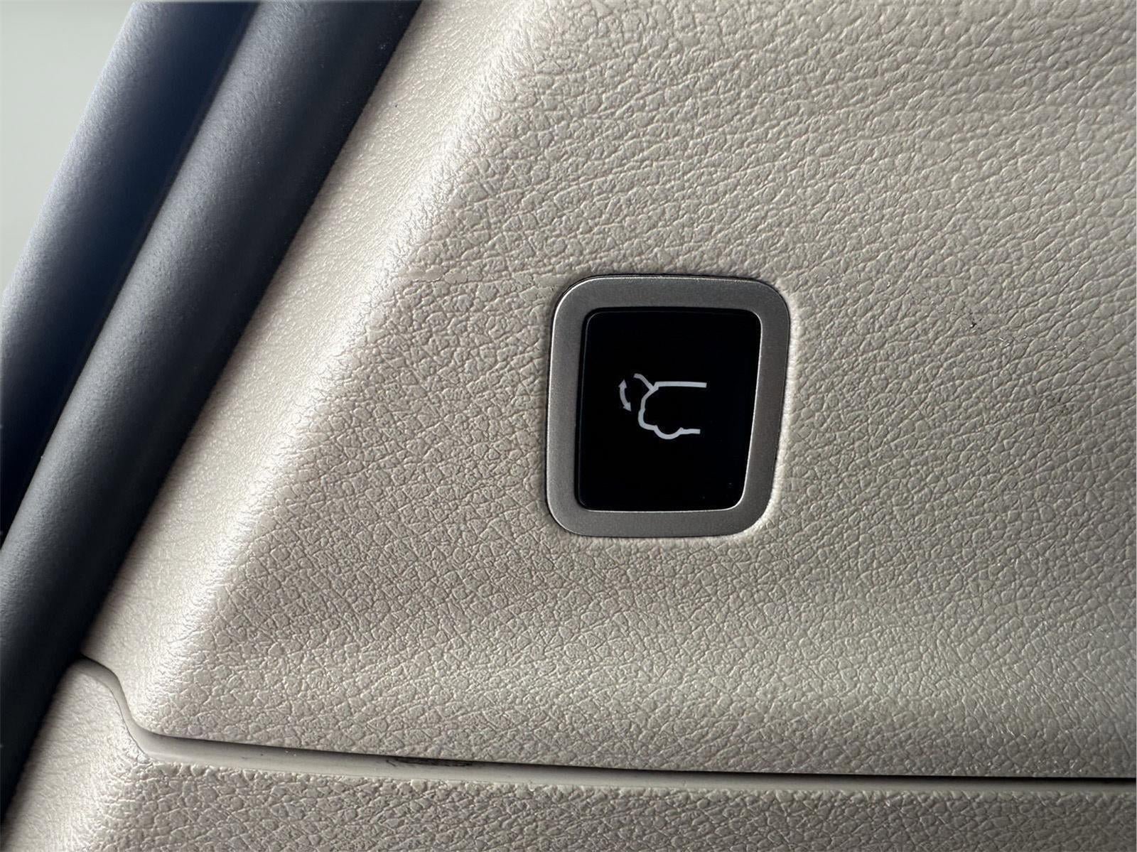 Used 2024 Chrysler Pacifica Select FWD image 47