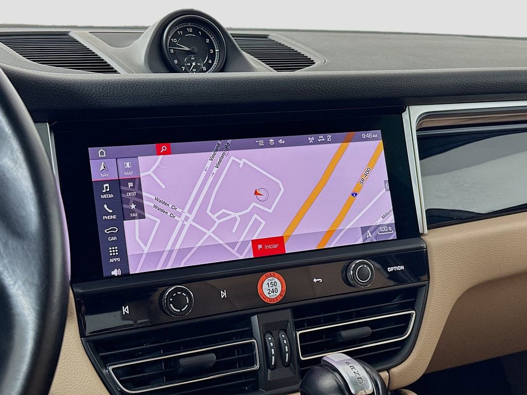 Certified 2023 Porsche Macan image 16
