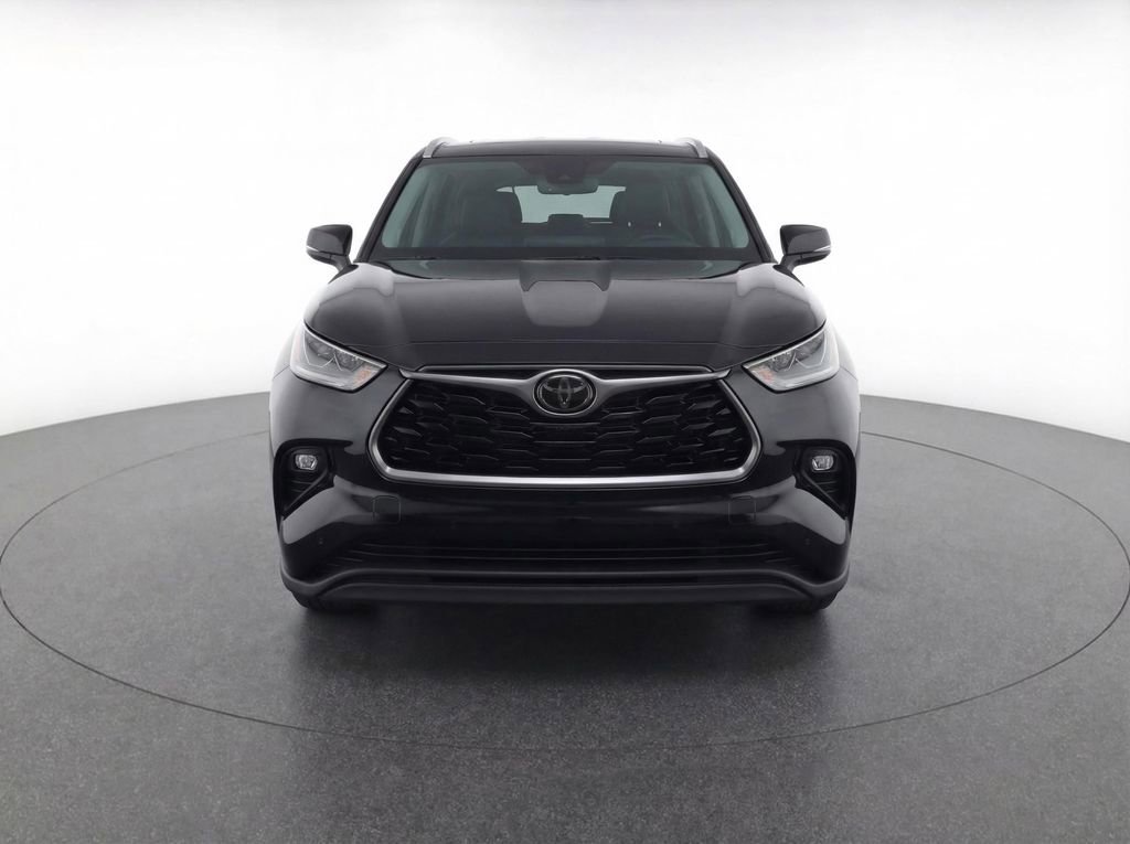 Used 2020 Toyota Highlander XLE FWD image 11