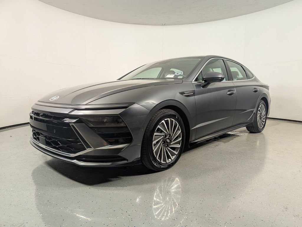 Certified 2025 Hyundai Sonata Limited image 3