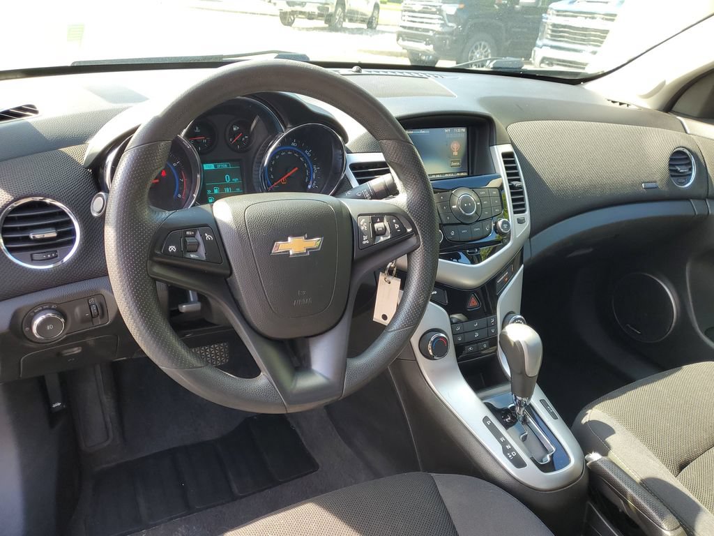 Used 2015 Chevrolet Cruze LT w/ Sun And Sound Package FWD image 8