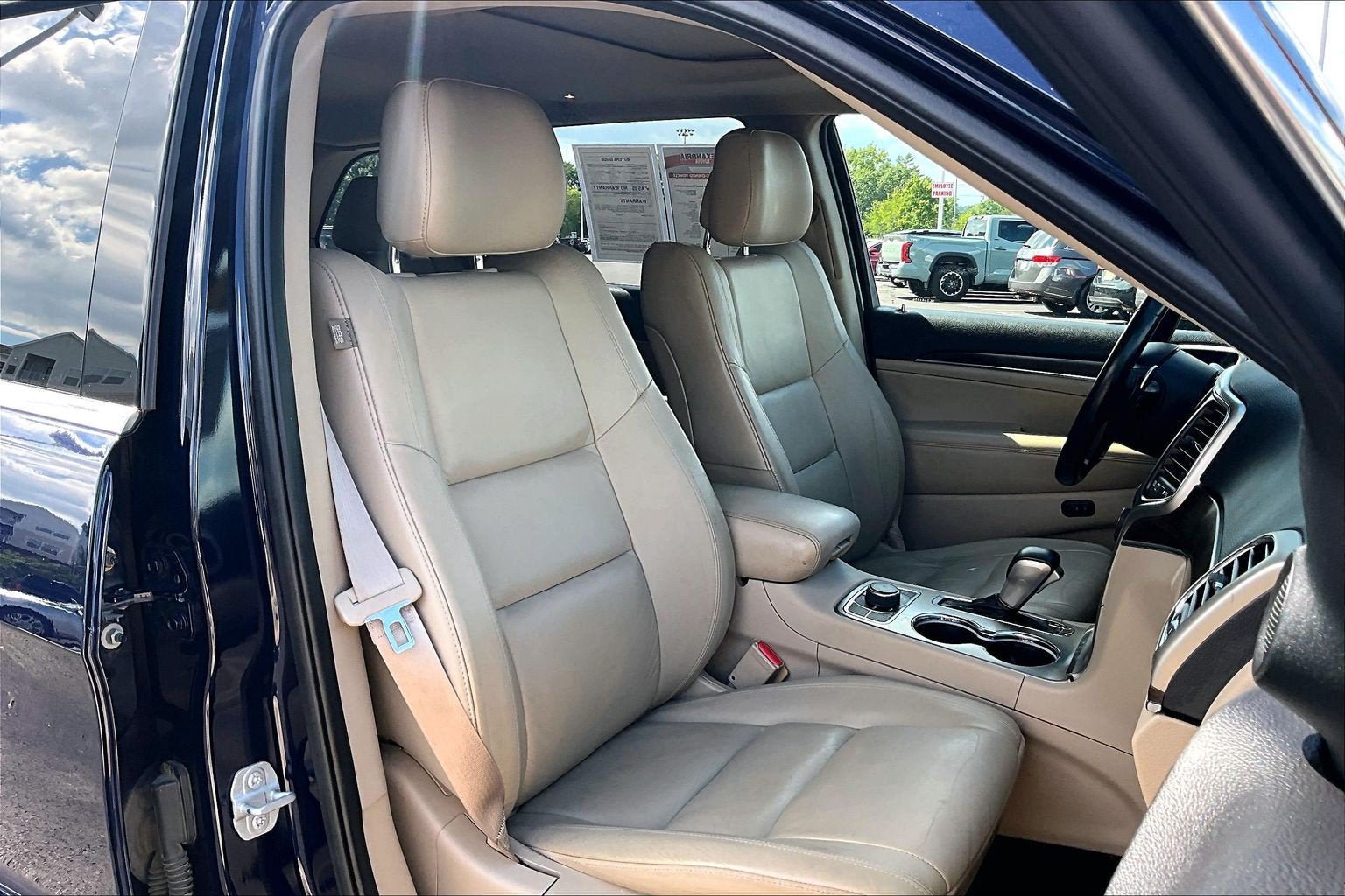 Used 2017 Jeep Grand Cherokee Limited AWD/4WD image 7