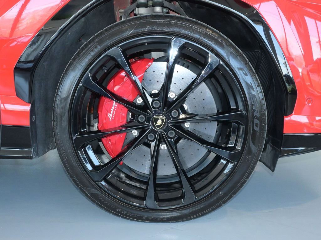 Used 2020 Lamborghini Urus AWD/4WD image 3